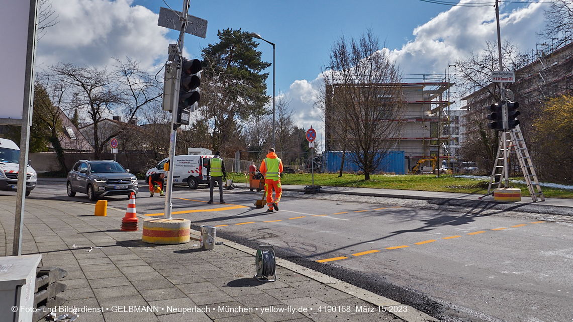 15.03.2023 - Ampel in der Niederalmstraße 16 in Neuperlach